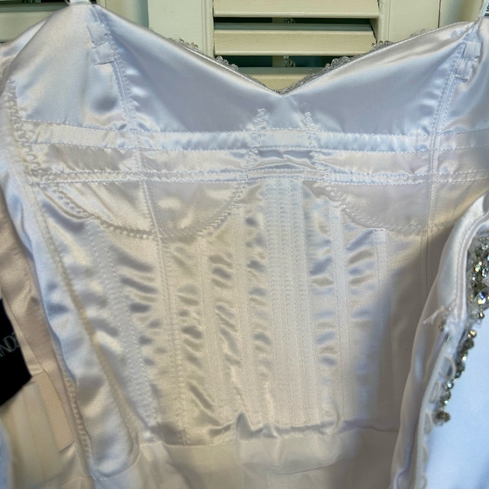 Elegant White Strapless Gown by Justin Alexander - Picture 7 of 9